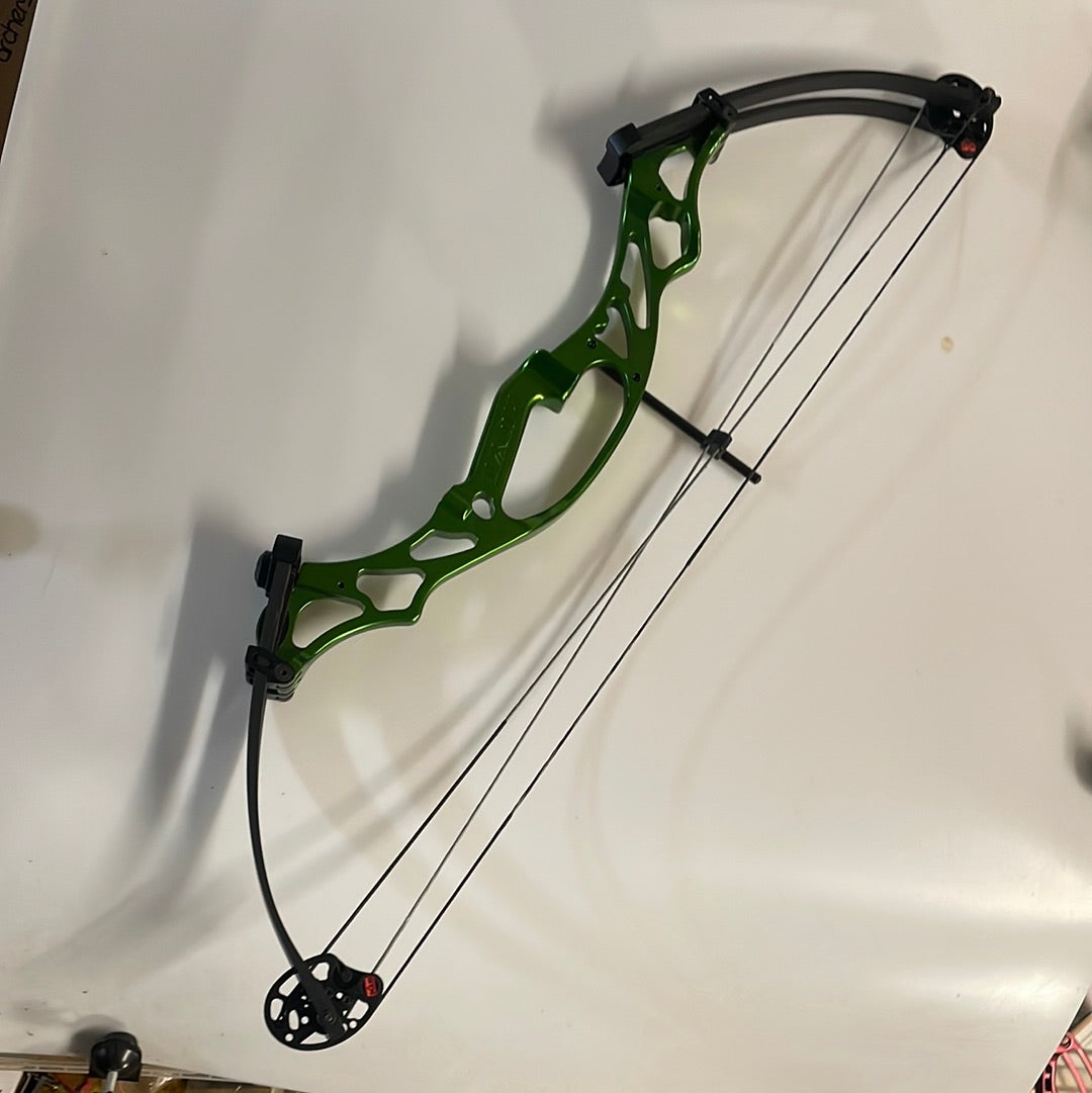 Ex display Hoyt Freestyle compound bow. Right hand 45-55lbs, 24-25.5”, green anodised high gloss finish.