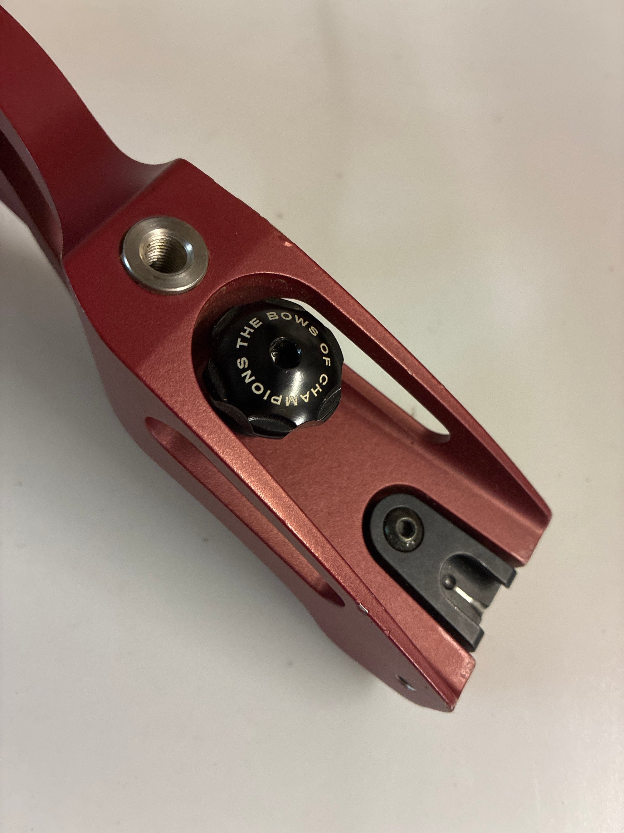 Second hand Hoyt Arcos 25” ilf riser. Right hand, red.
