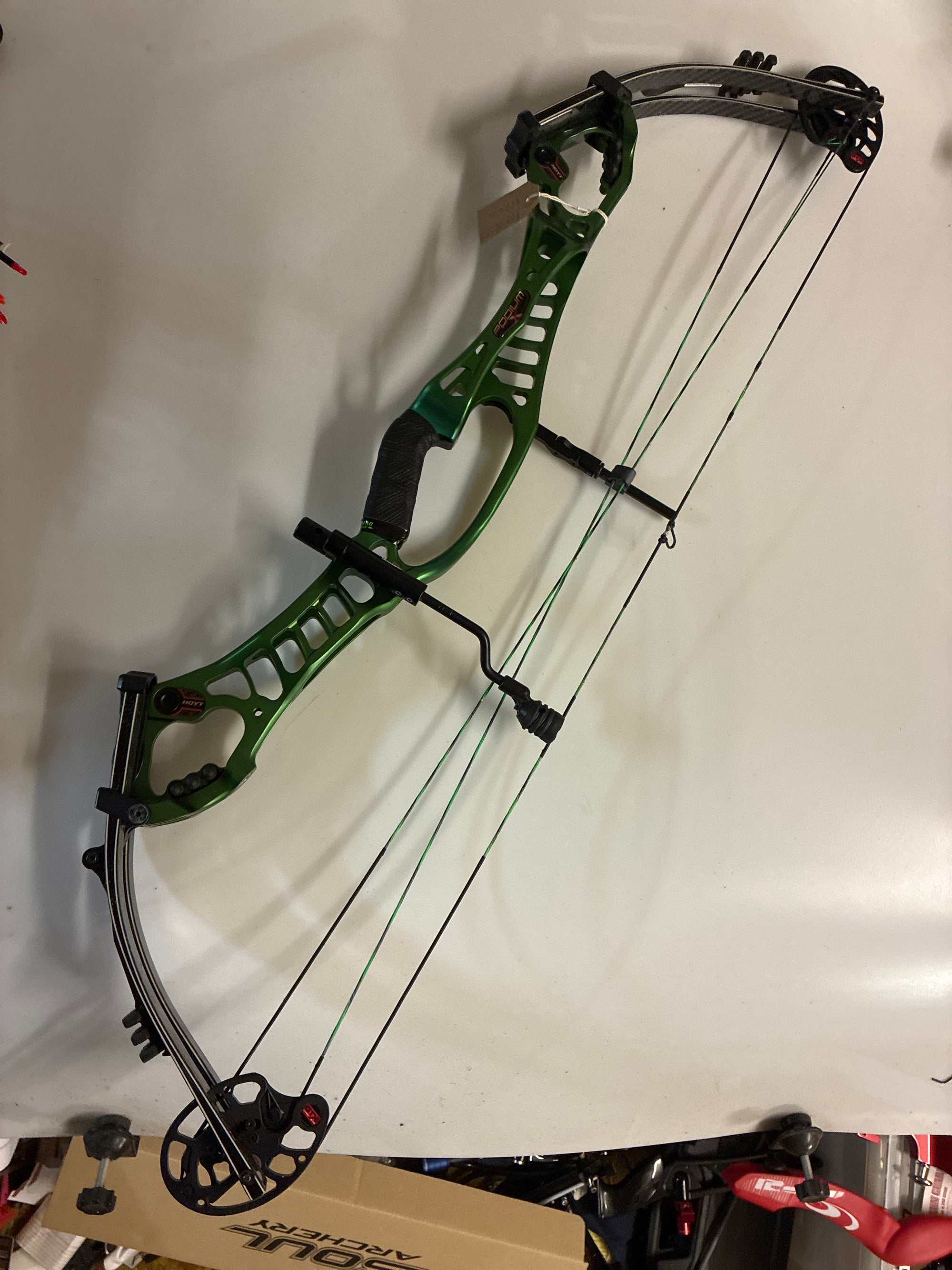Second hand Hoyt Podium X 40 GTX cam. 50-60lbs,27-30.5”, green. Right hand.