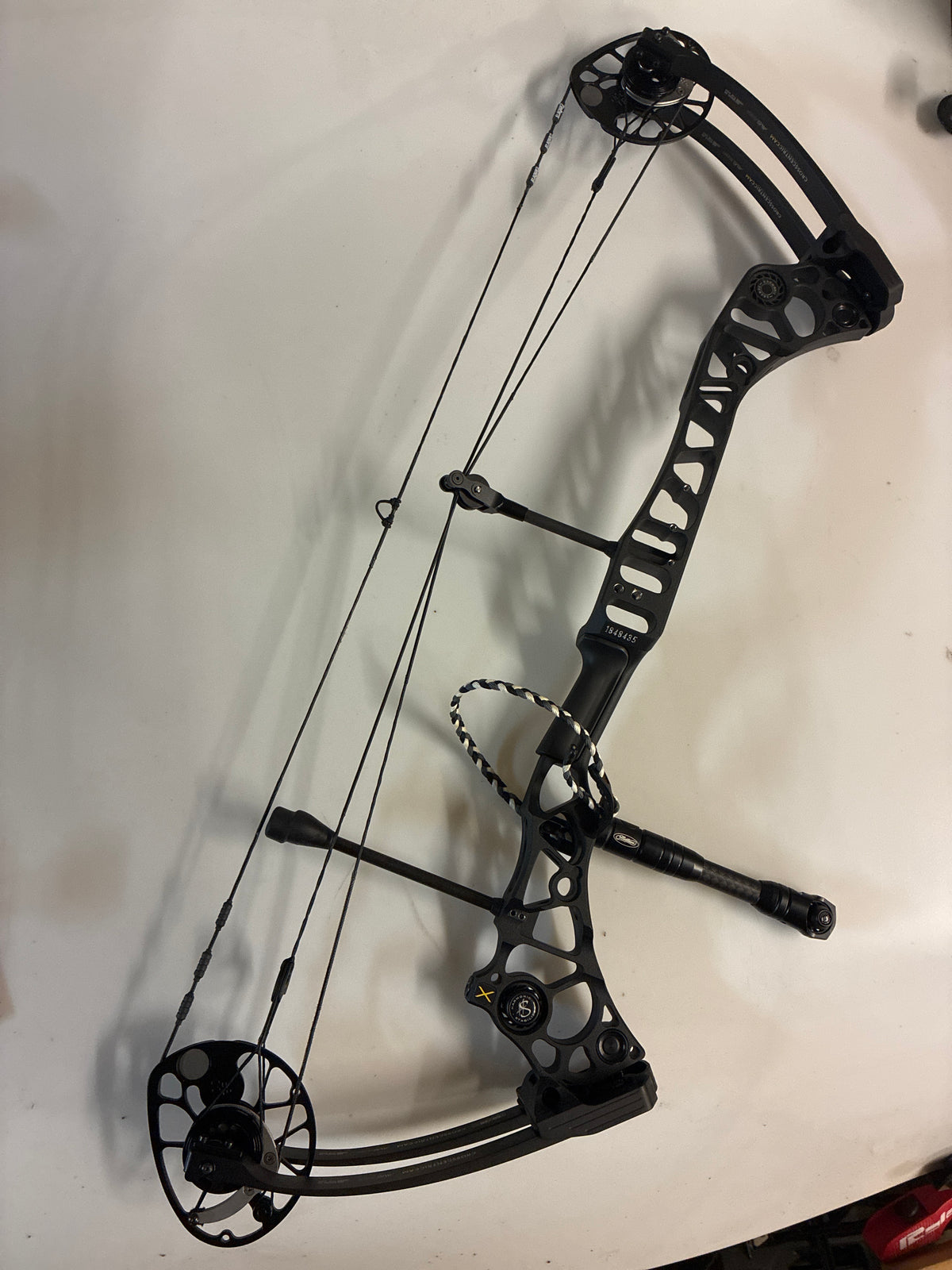 Second hand Mathews Halon X. Right hand, 40-40lb, 28” module fitted. Black.