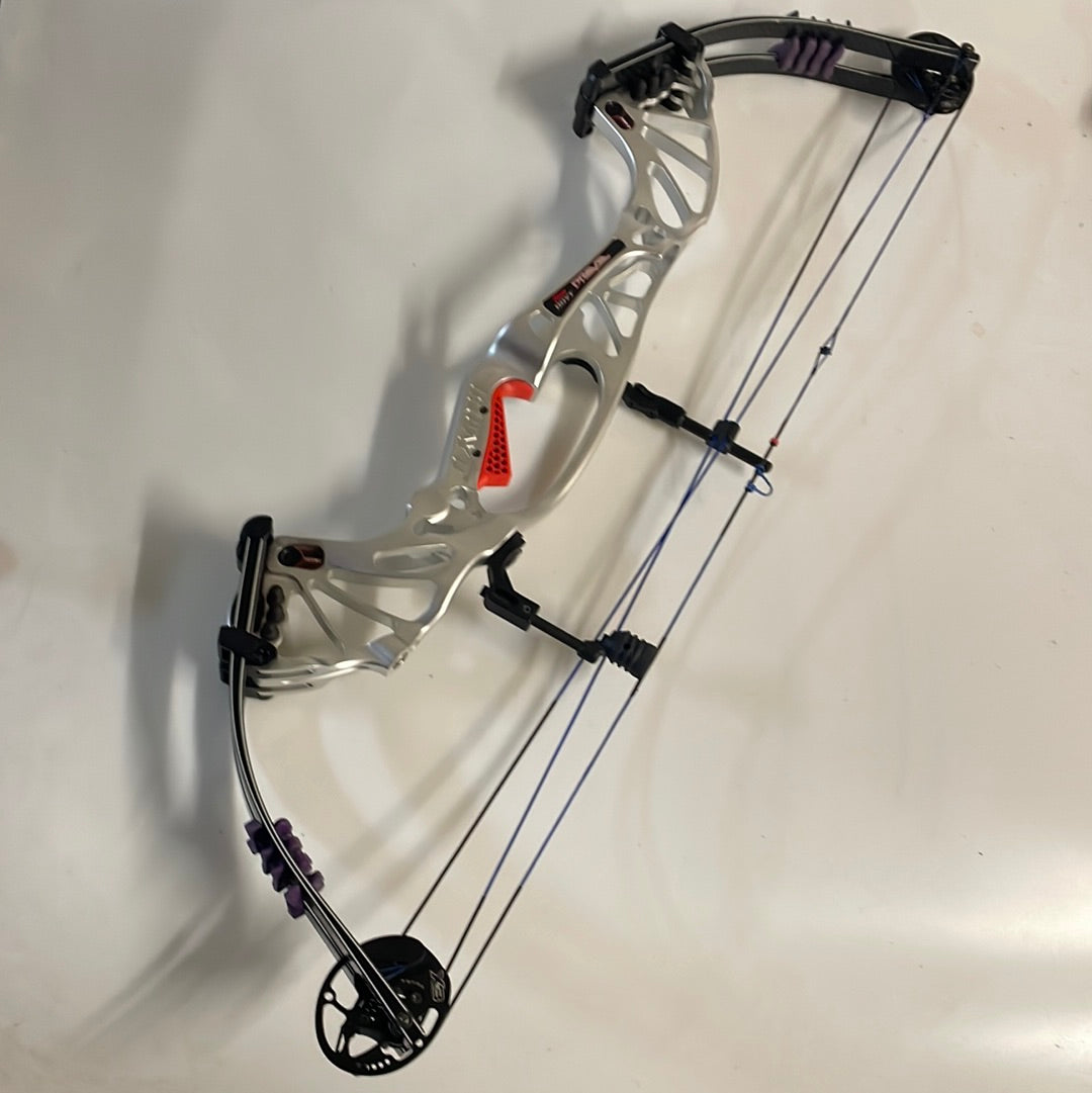 Second hand Hoyt Prevail37. Right, 35-45lbs, 25-27”, silver anodised. X3 cams.