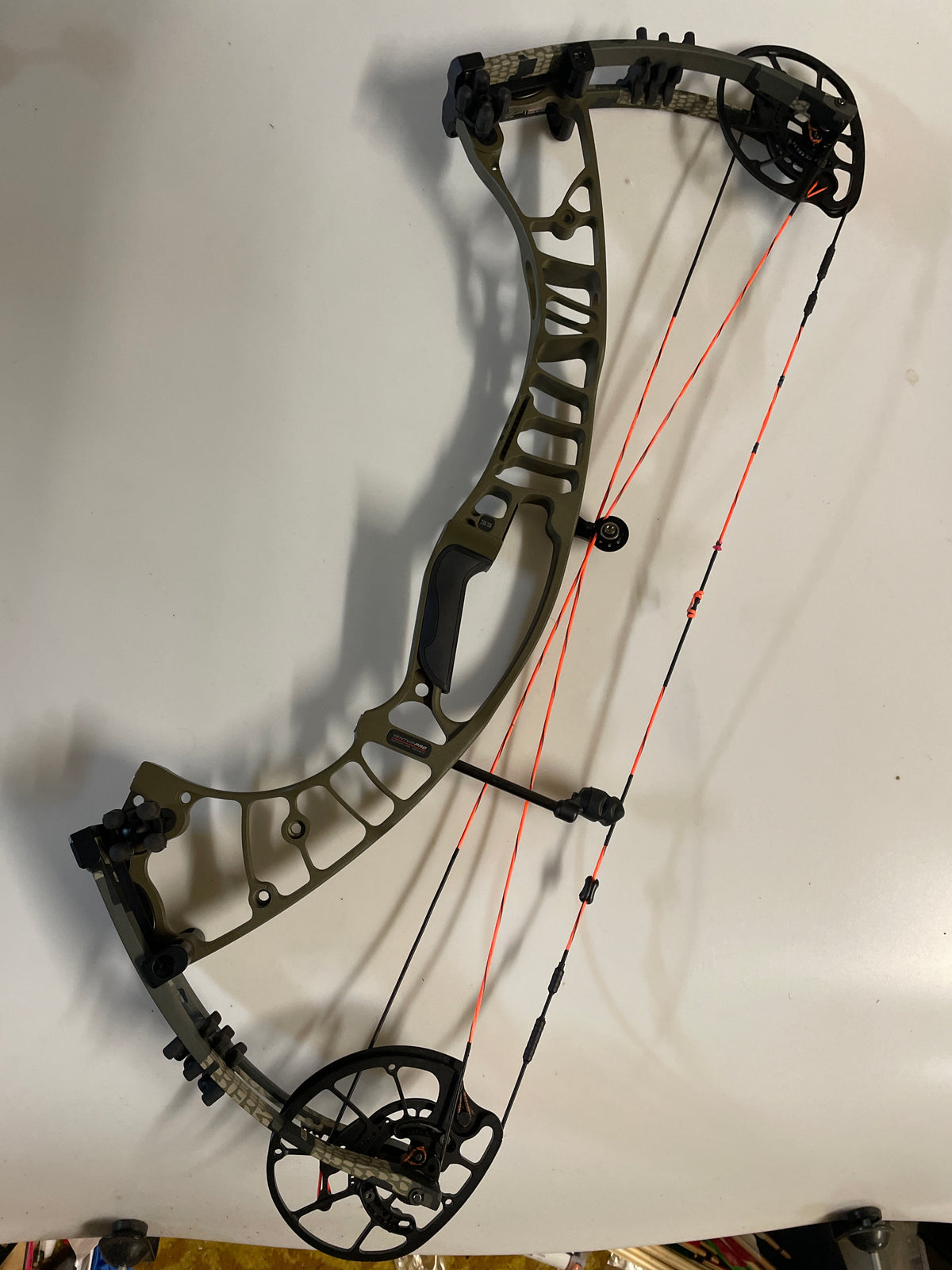 Second hand Hoyt Ventum Pro 33. Right hand, 50-60lbs, 26-31”, wilderness with camo limbs.