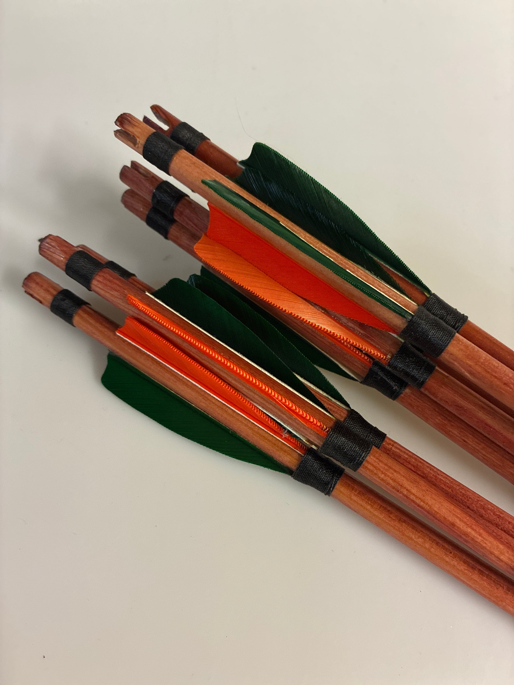 8x wooden arrows 35-40lb @ 26”, 100gn steel piles. Self nocked and stained shafts.