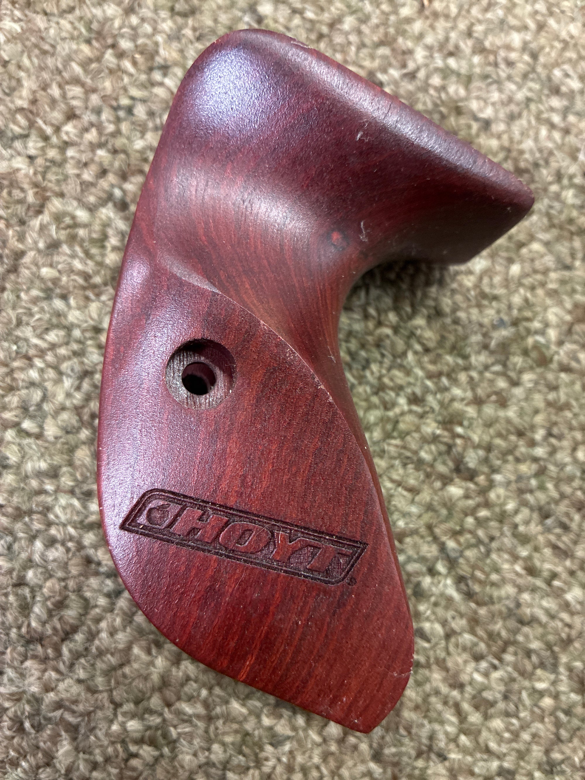 Hoyt wood recurve grip. Left handed.