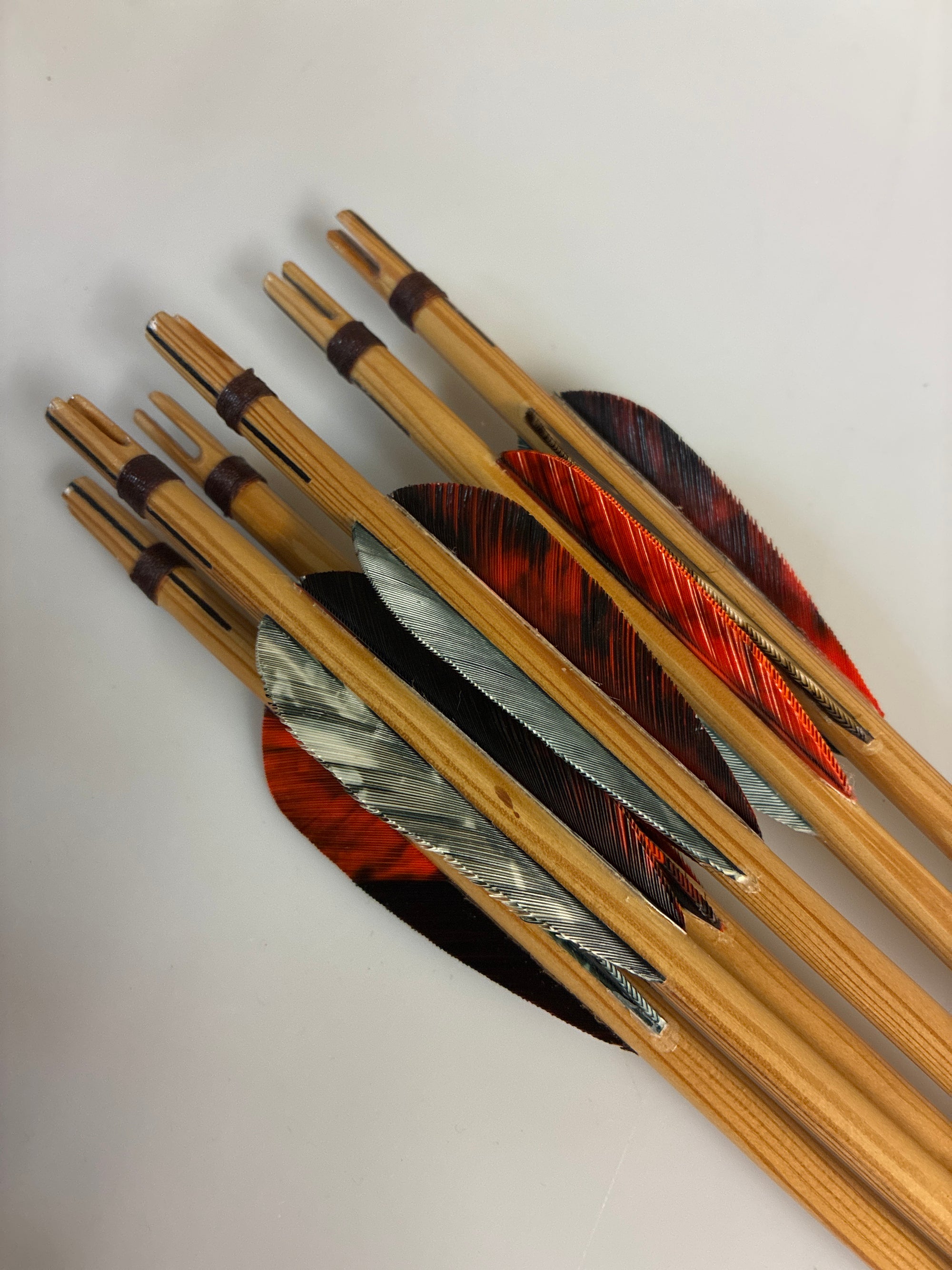 6x primitive arrows. 40lb @ 30”. Self nocked, 100gn piles.