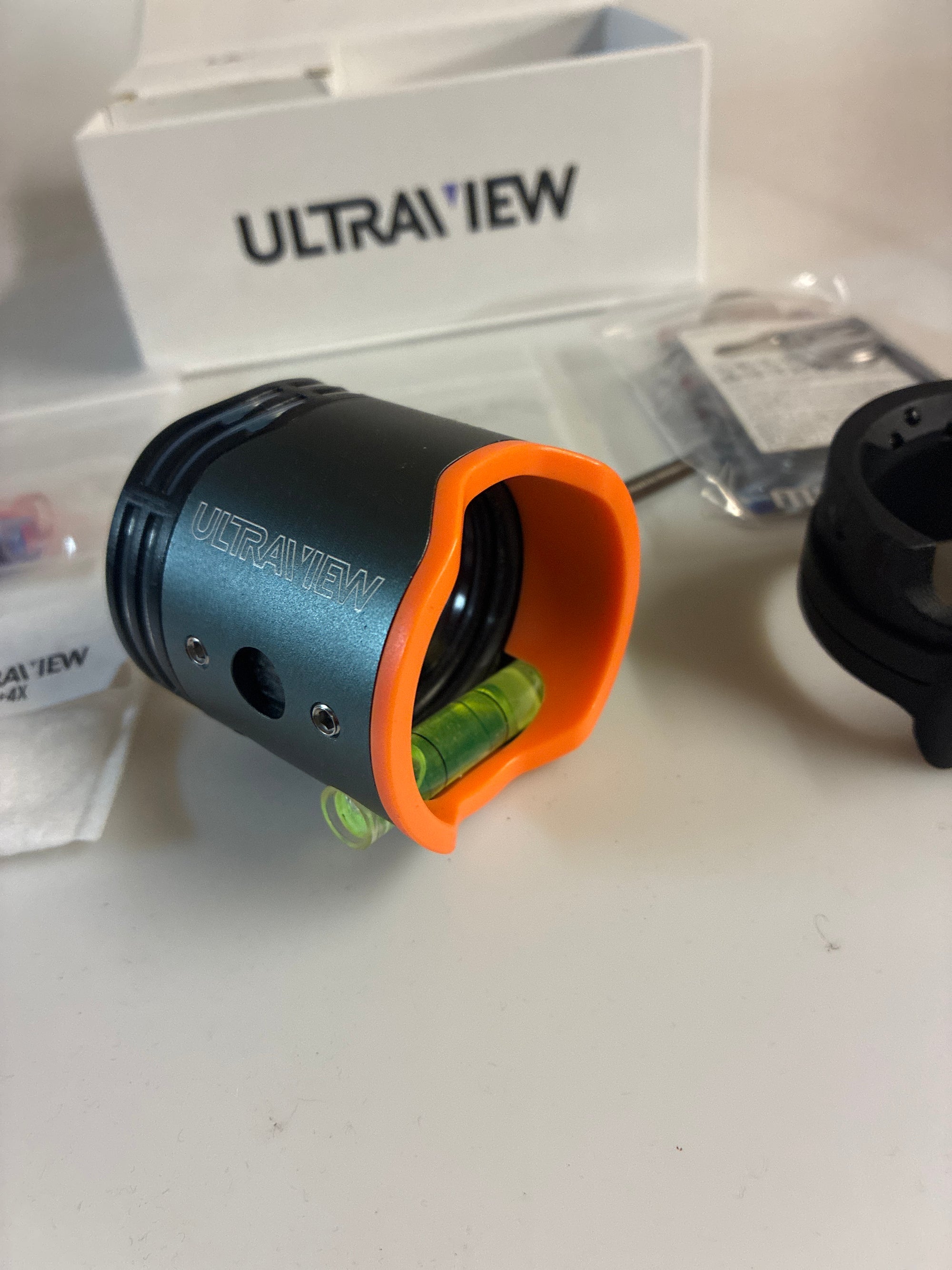 Second hand Ultraview XL scope, 4x lens plus spare. Has orange target kit. Original light kit with spare batteries and bubbles and fibers.