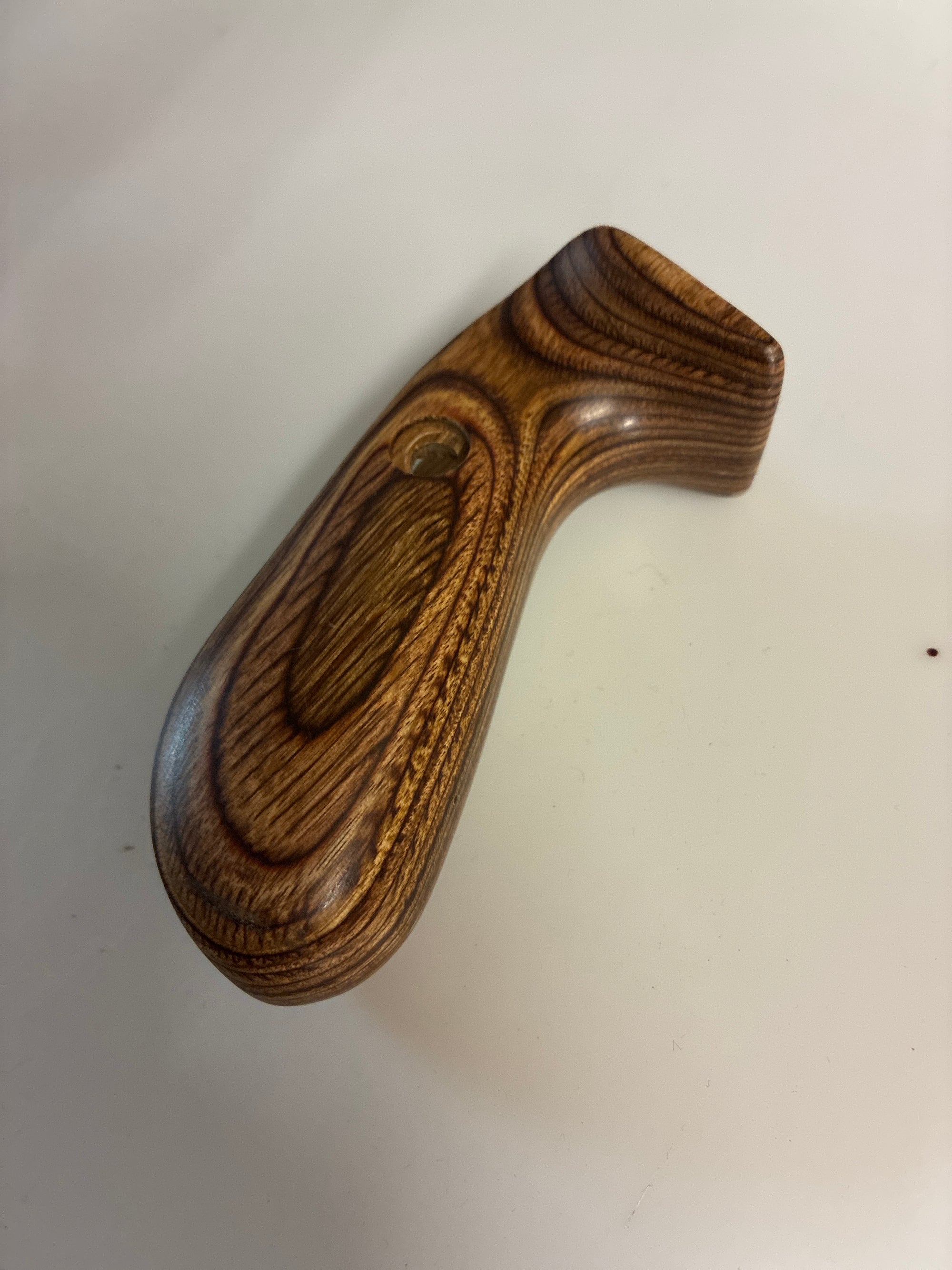 Hoyt Pro fit high wooden grip. Left handed.