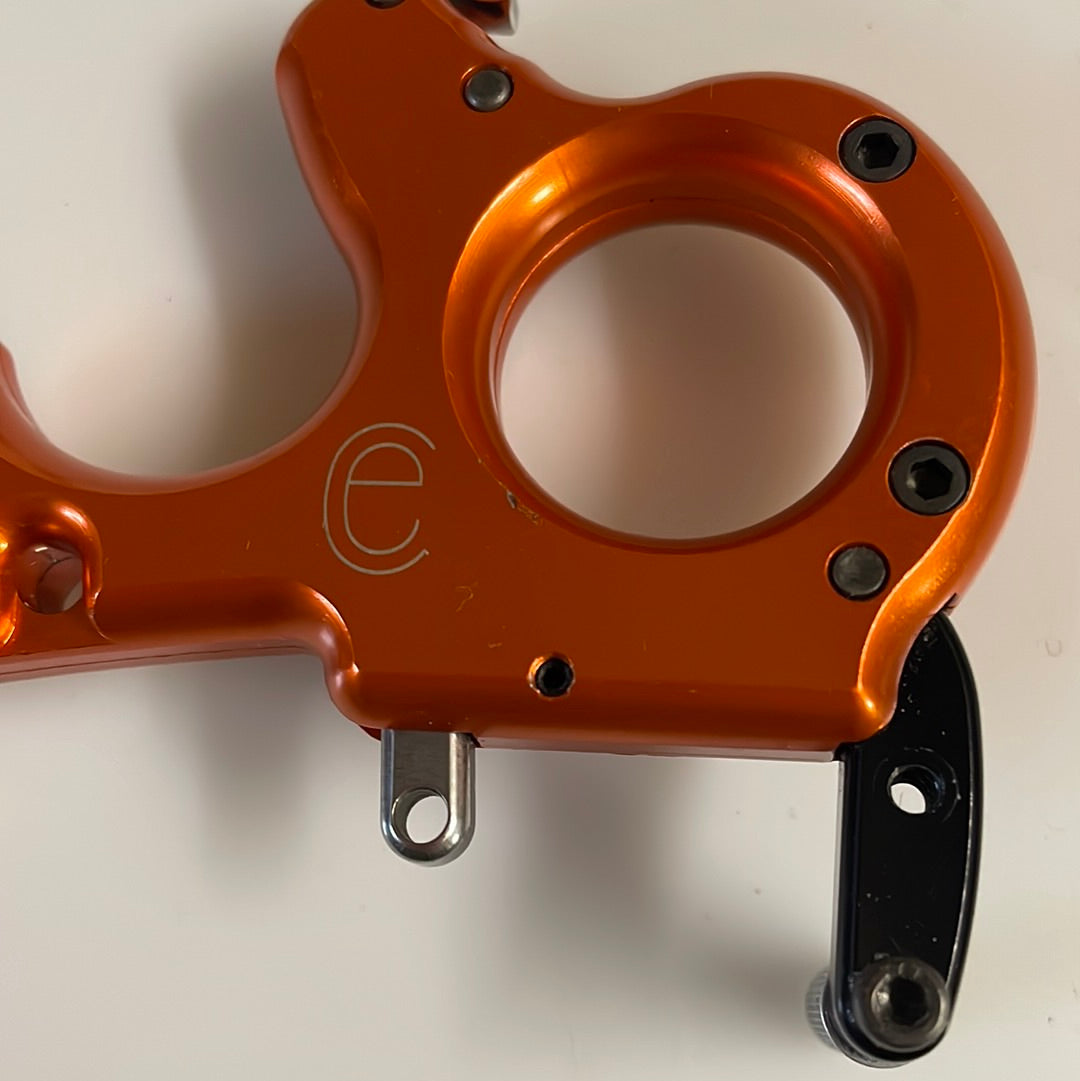 Reconditioned Carter EZ release aid. 3-finger, orange. Small marks on body shown in pic 2.