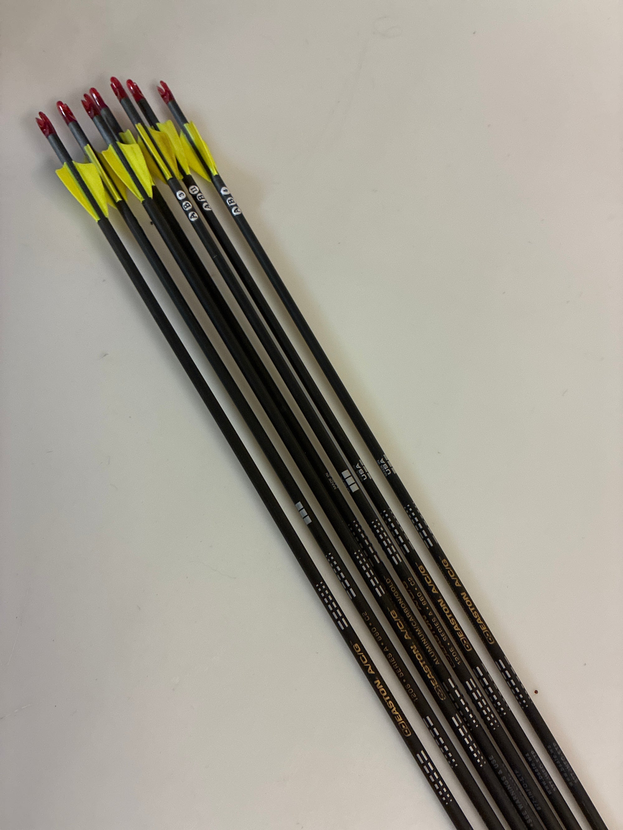 Second hand. 7x Easton ACG arrows. 660 @ 26.5”, points fitted.