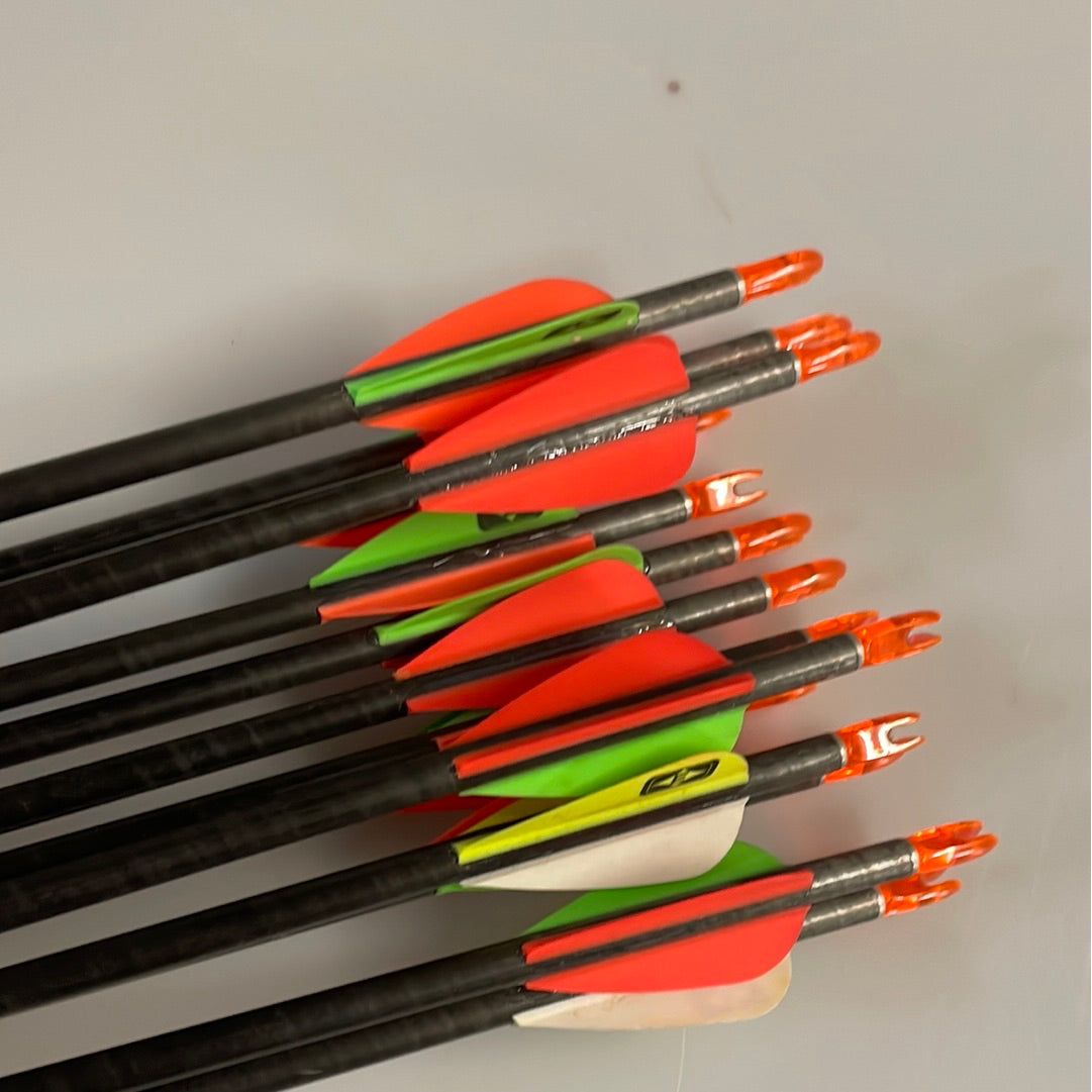 New discontinued arrows 14xredline 900 @30” assorted fletching colours.