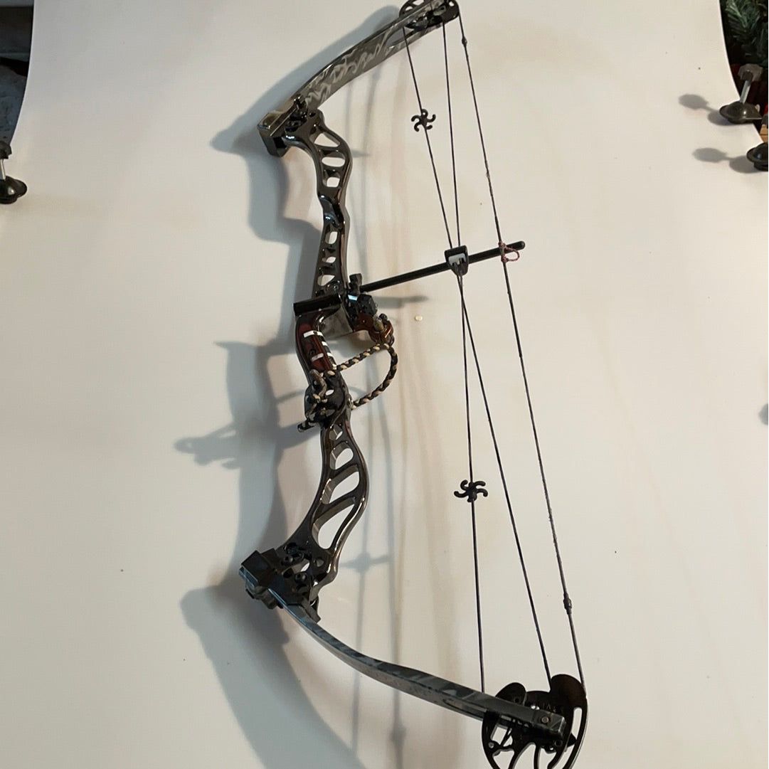 Second Hand Bowtech Constitution. Right hand 50-60lb. 27.5”. Smoke chrome.