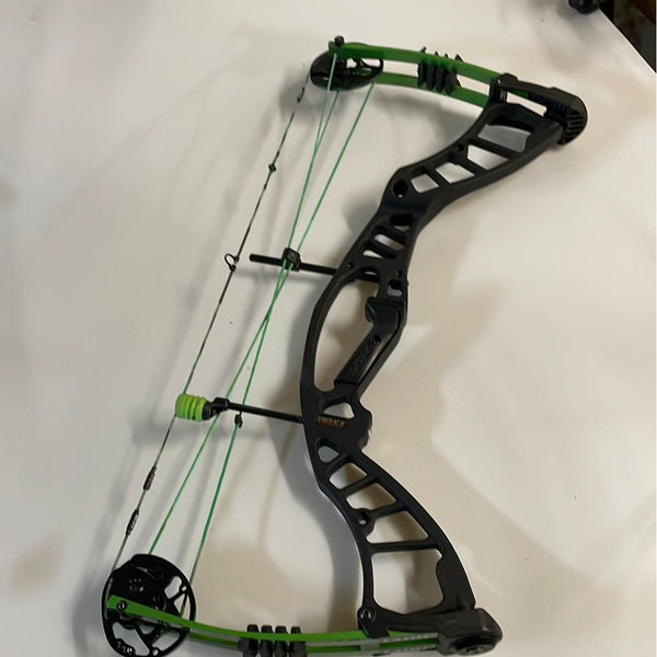 Second hand Hoyt PowerMax/left hand, 3040lb, 2425”, black with green