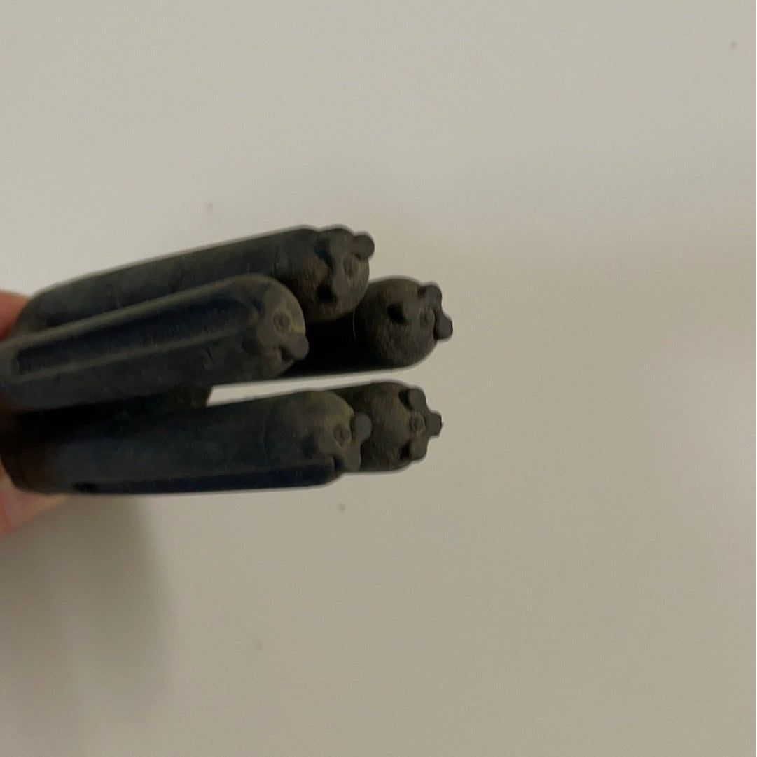 Fuse vibration dampener.